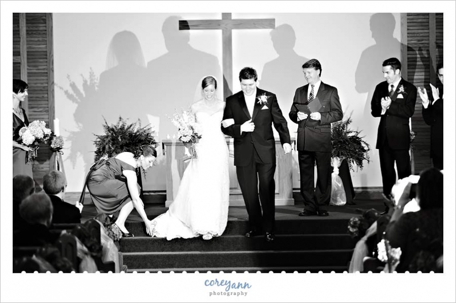 guest flash during wedding ceremony