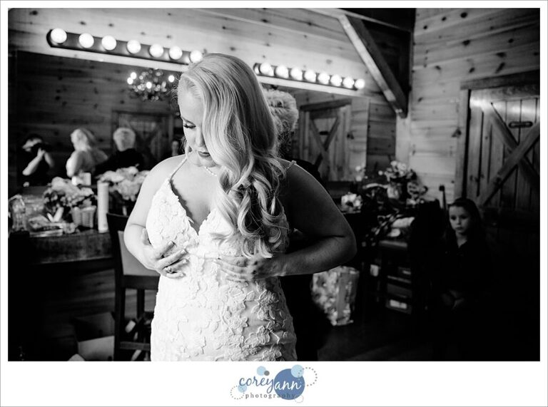 bride getting ready at mapleside farms in Ohio