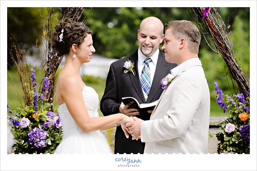 wedding ceremony at spread eagle tavern in ohio