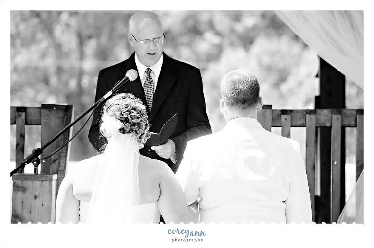 wedding ceremony at hope cabins in galion ohio