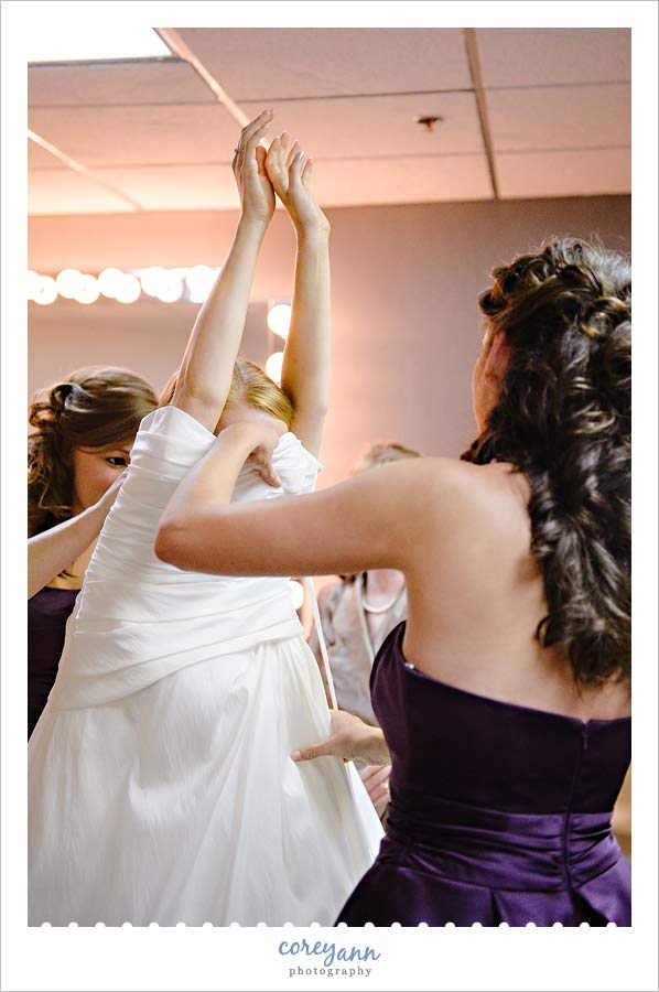 Stephanie and Mark's Wedding bride getting ready with bridesmaids at landerhaven