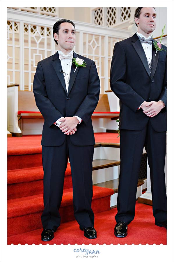 groom seeing bride for the first time at first presbyterian church in youngstown