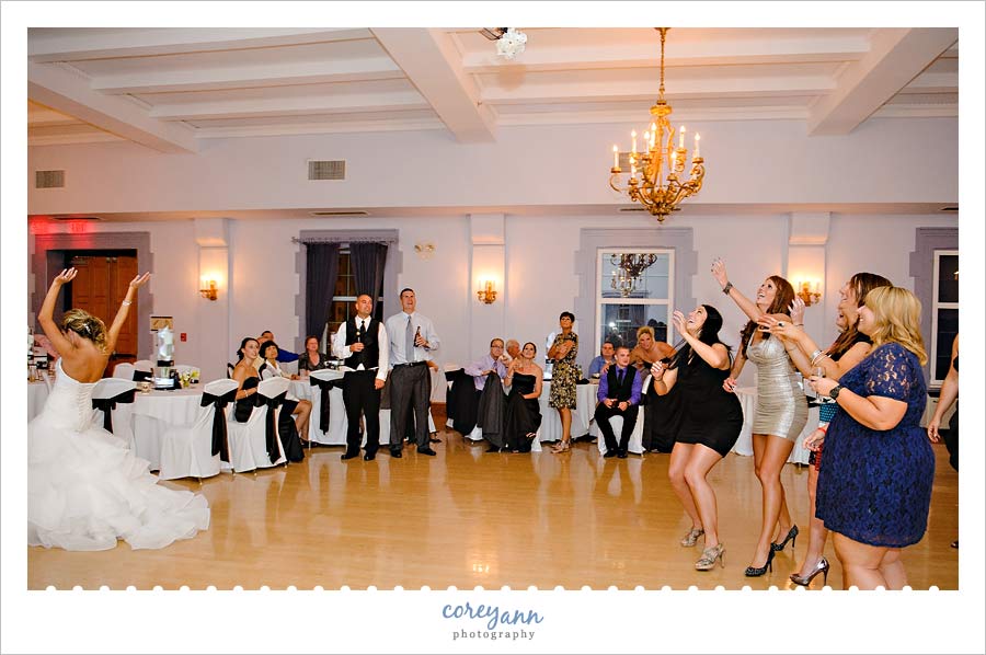 bouquet toss at canton metropolitan centre
