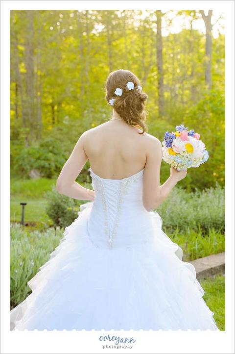 bride walking through gardens in kirtland ohio
