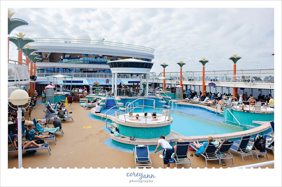pool deck on the norwegian dawn