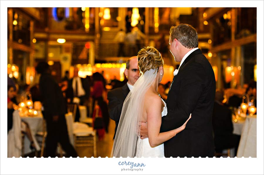 Unplugged Wedding guest during first dance