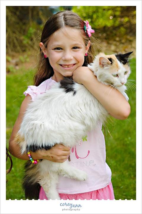 child and her cat