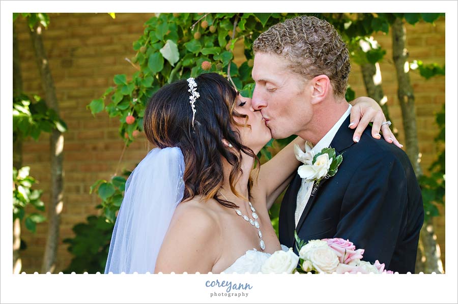 bride and groom wedding portrait in fairlawn ohio