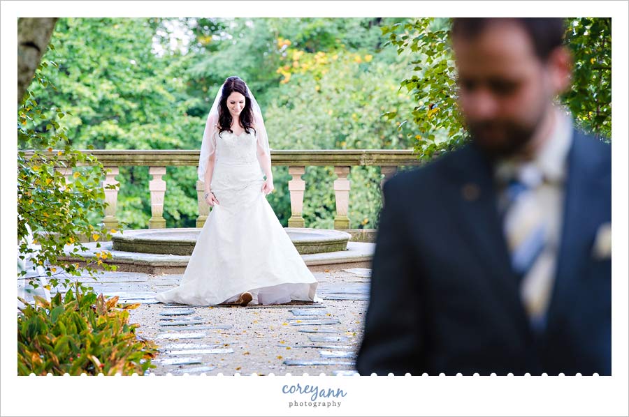 wedding first look at stan hywet