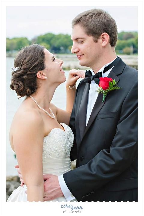 bride and groom at the catawba island club in port clinton