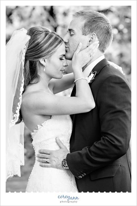 groom kissing bride on forehead in ohio