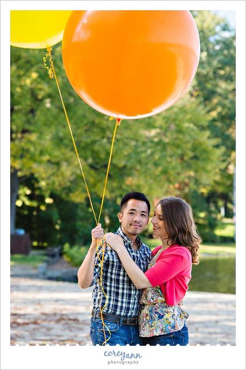 engagement session with big balloons in autumn