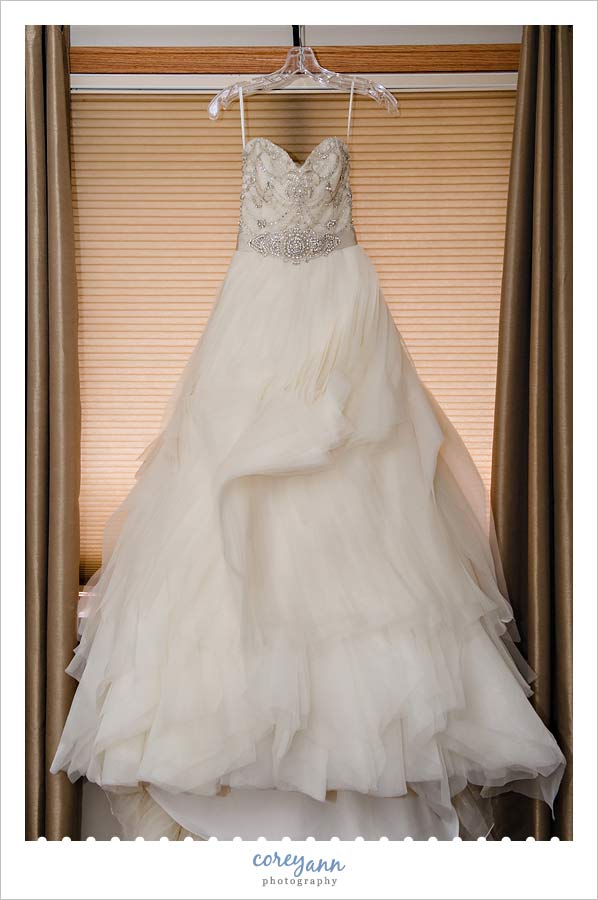 lazaro wedding gown 