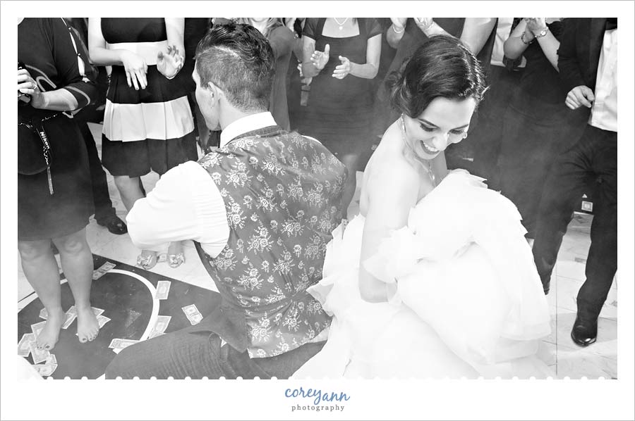 full dance floor at wedding reception in northeast ohio