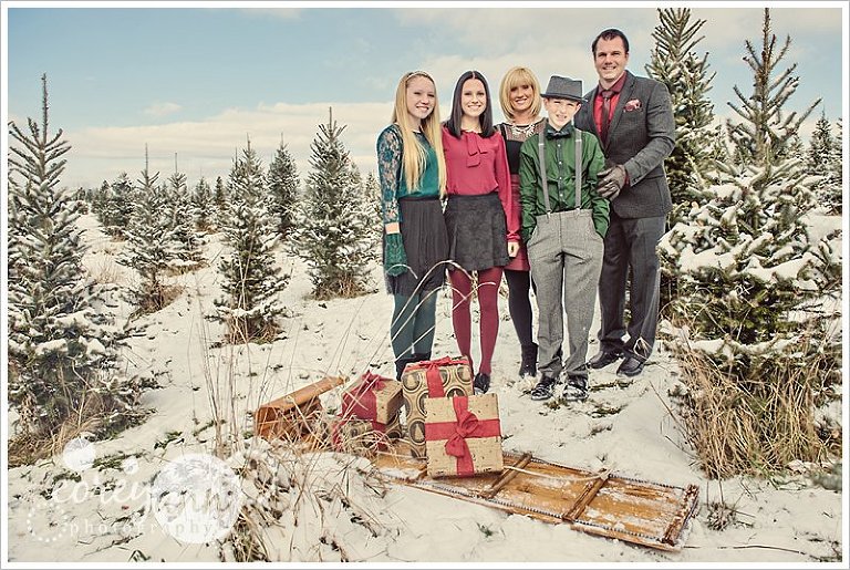 northeast ohio outdoor family portrait in december