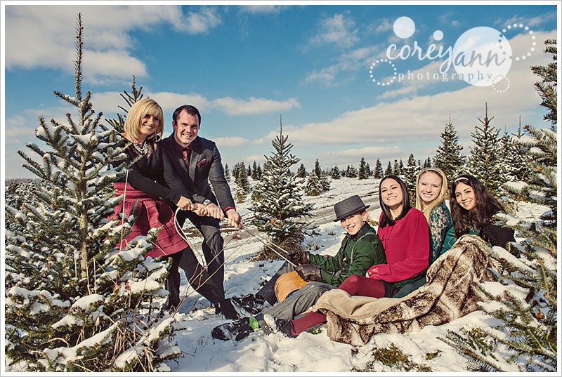 december snowy photography session in hartville ohio