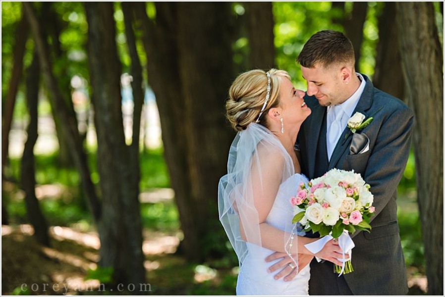 bride and groom portraits in berea ohio