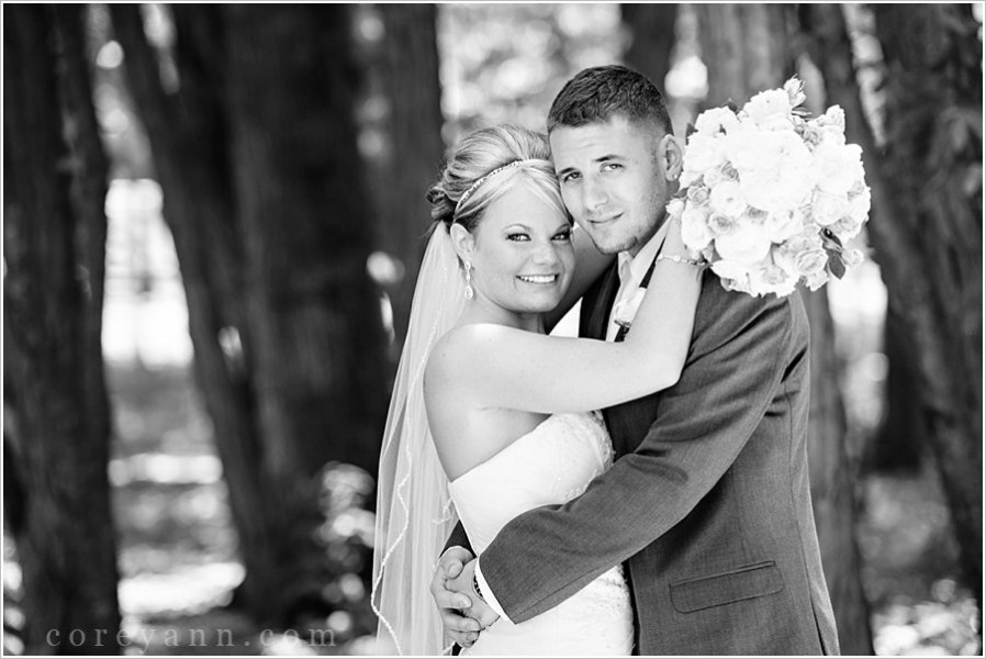 wedding portrait at coe lake in berea ohio