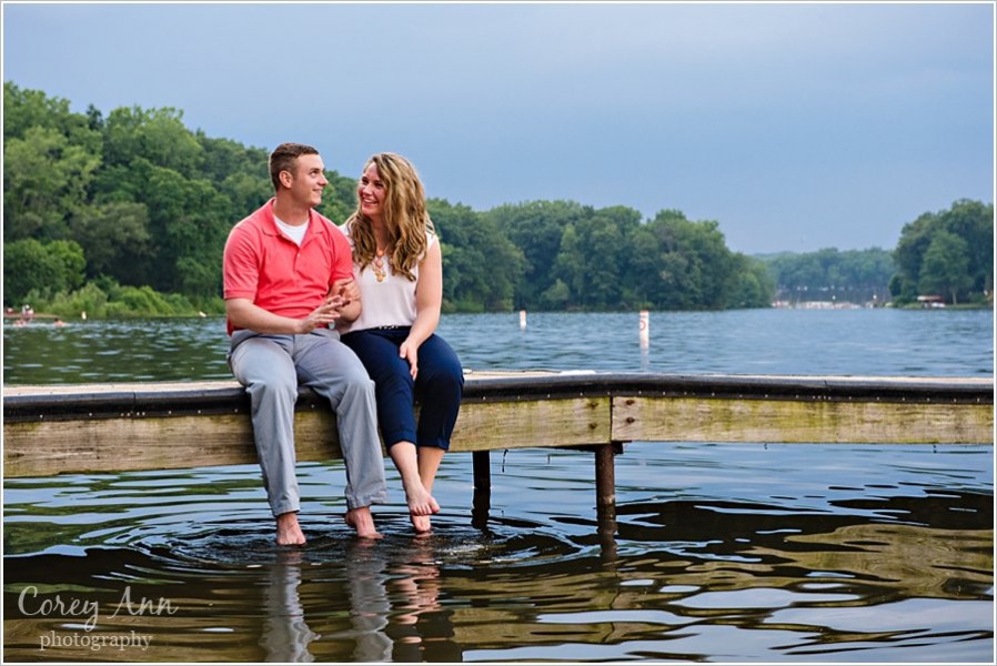 summer lakeside engagement session in ohio