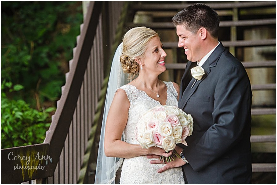 bride with white and pink bouquet