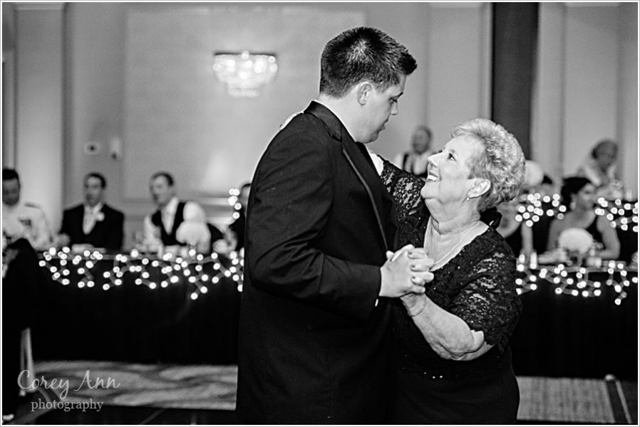 wedding reception at sheraton suites in cuyahoga falls