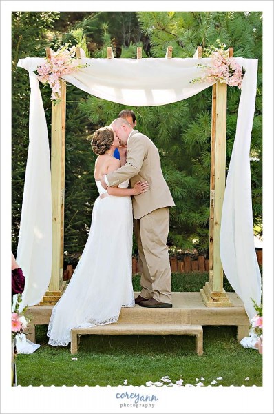 first kiss during wedding ceremony