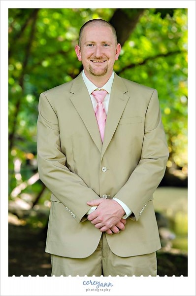 groom with khaki suit and pink tie