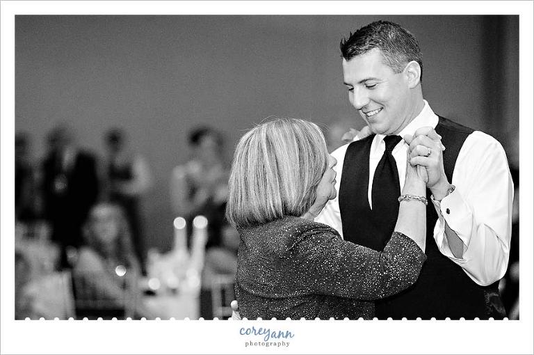 groom and mother dance at wedding reception in ohio