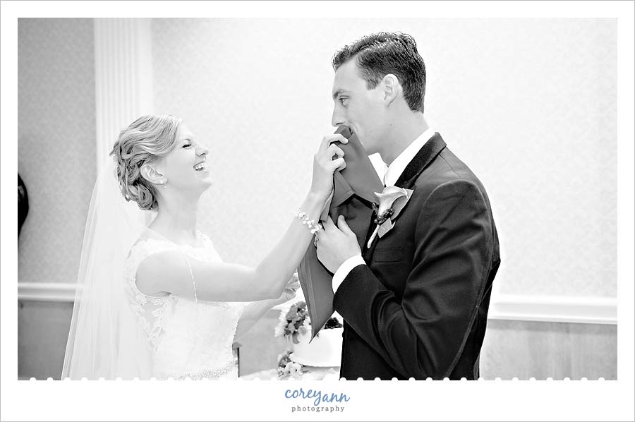 bride and groom cutting the cake during wedding reception in avon ohio