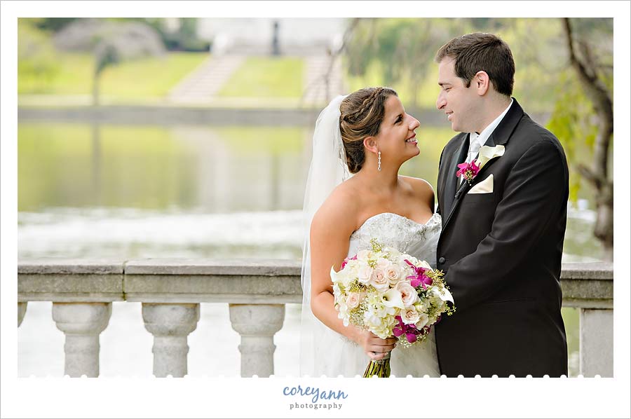 wade oval lagoon wedding picture with bride and groom