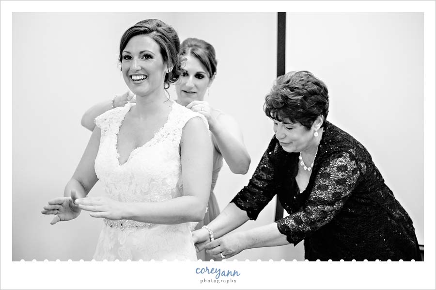 Bride Getting Ready for wedding in North Canton Ohio