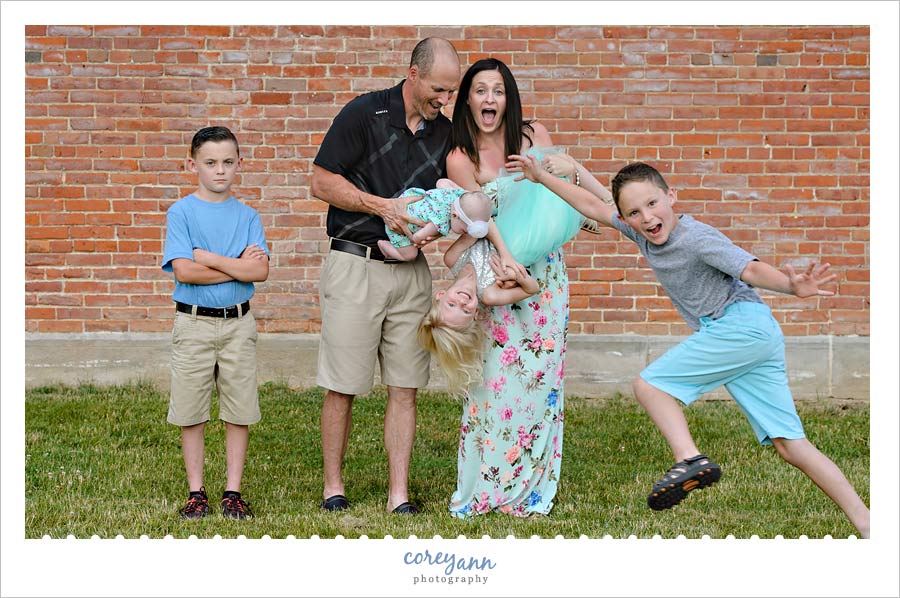 funny family portrait in green ohio