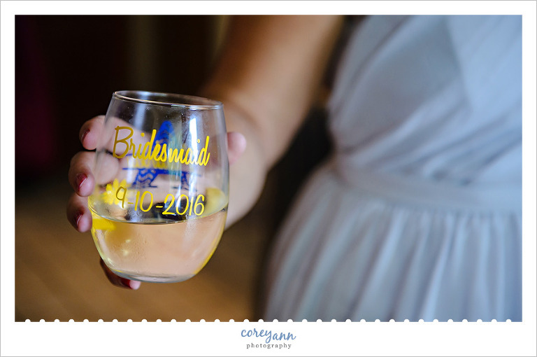 bridesmaid holding custom wine glass