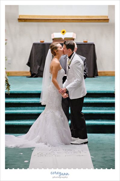 Wedding ceremony at Louisville Church of Christ