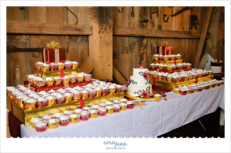 Cupcakes at wedding reception at Brookside Farms