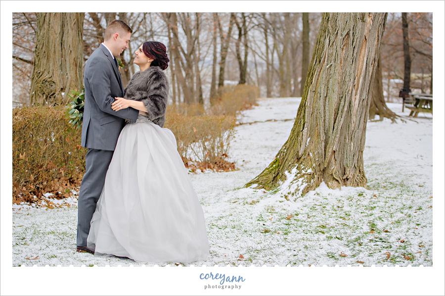 Outdoor winter wedding portraits in Ohio