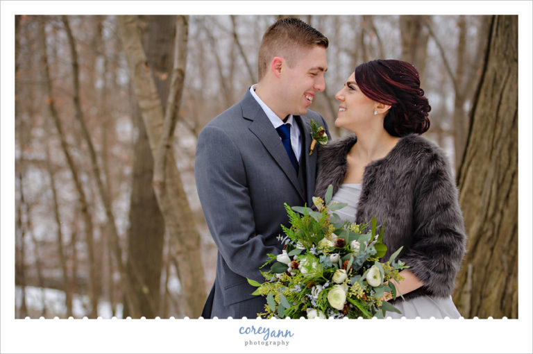 Outdoor winter wedding photos in Ohio