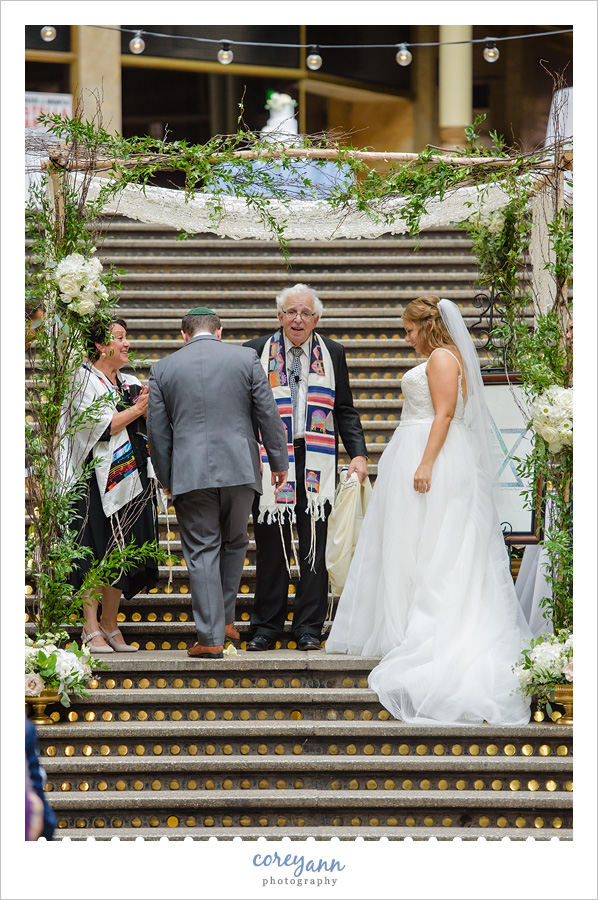 Jewish wedding ceremony in Cleveland at The Arcade
