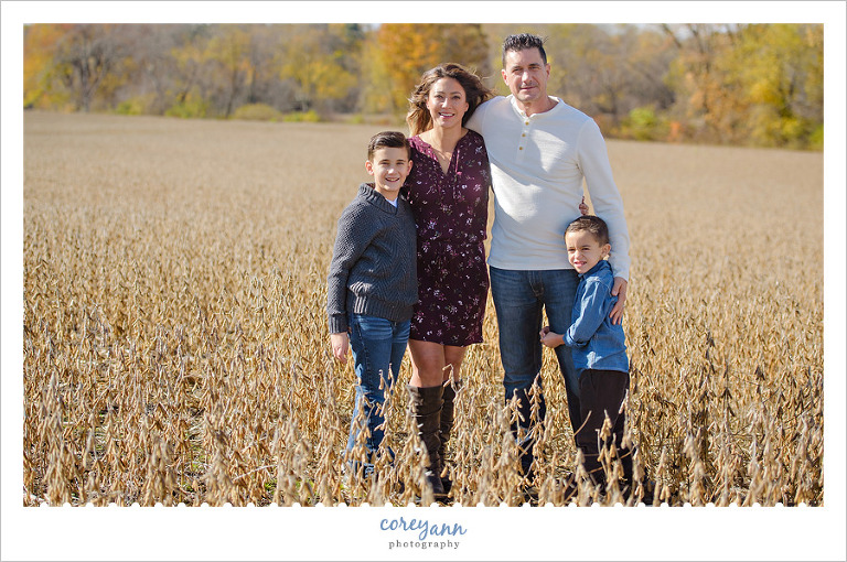 Ohio family mini session in a field
