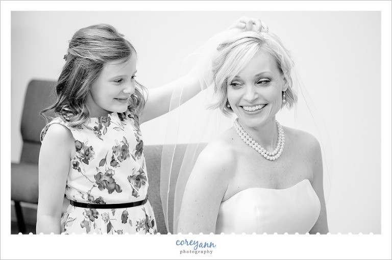 Bride and daughter getting ready for wedding in Columbus