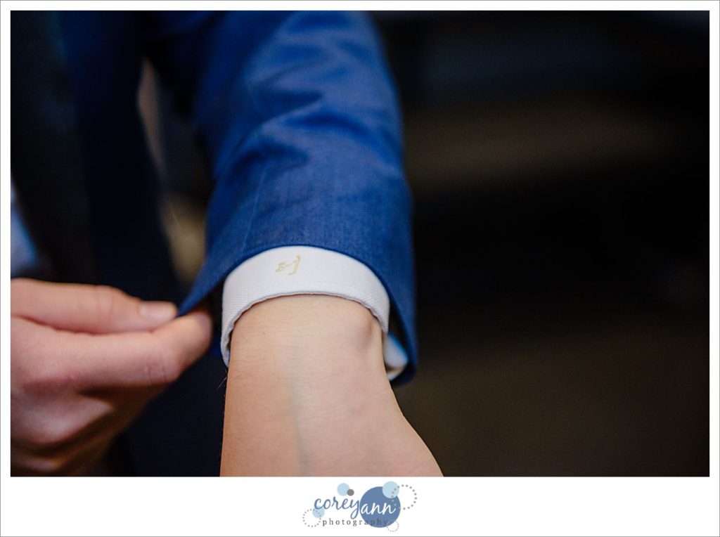 Bride getting ready at Hyatt Arcade in Cleveland