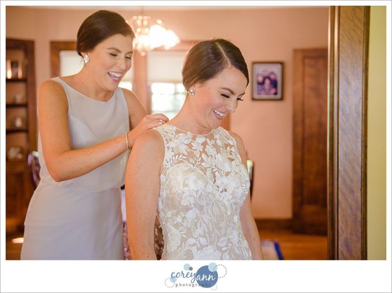 Bride's sister helping her get ready for cleveland wedding