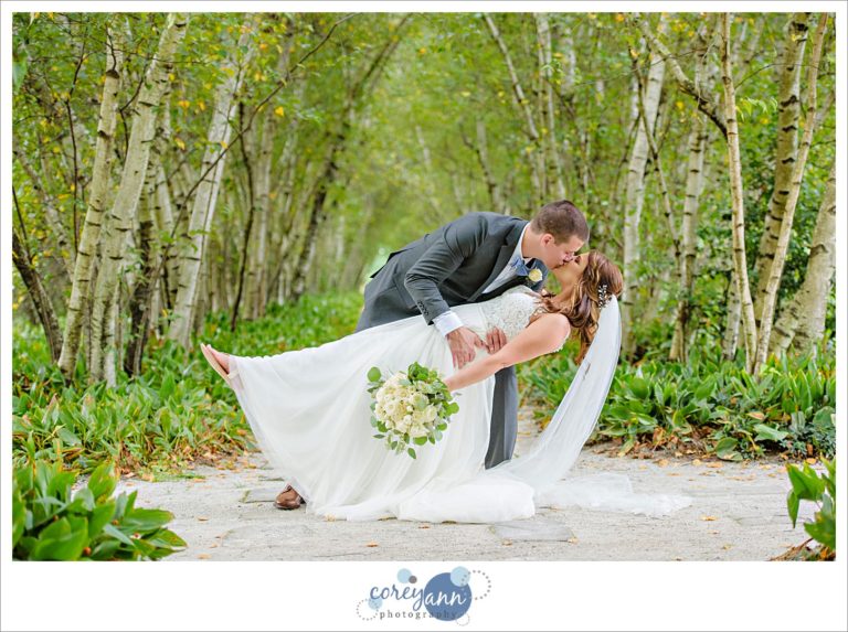 Wedding couple at Stan Hywet in Akron