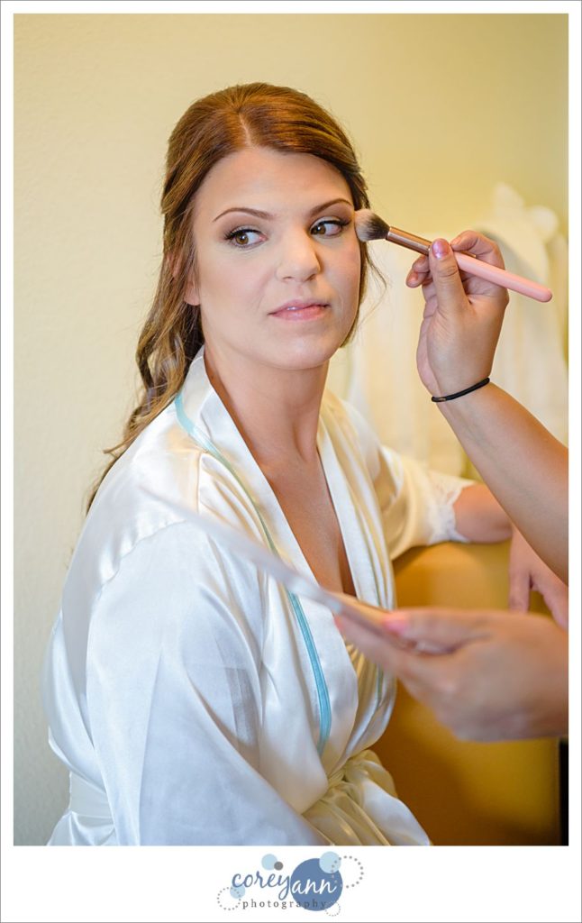 Bride getting ready for wedding in Akron Ohio