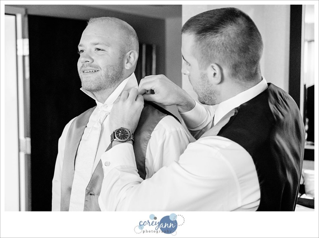 groom and groomsman getting ready for ohio wedding