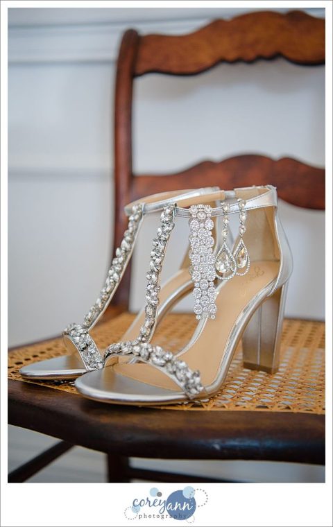 bride wedding shoe details