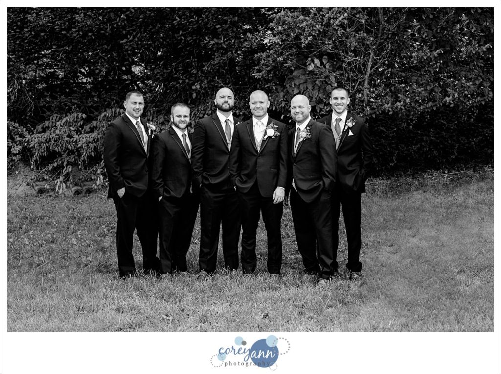 groom and groomsman before wedding in Ohio