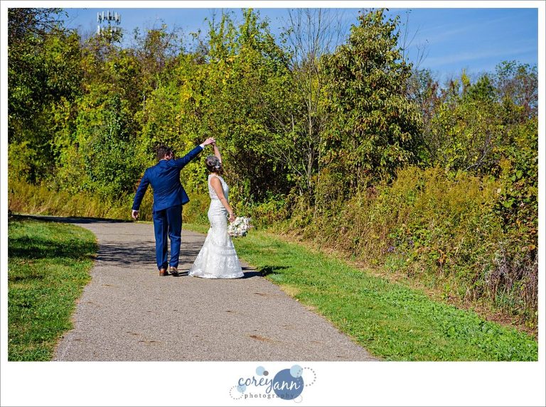 Outdoor wedding portraits in Northeast Ohio