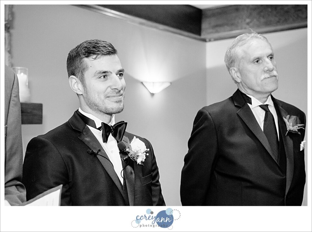 wedding ceremony at roses run country club in Stow Ohio