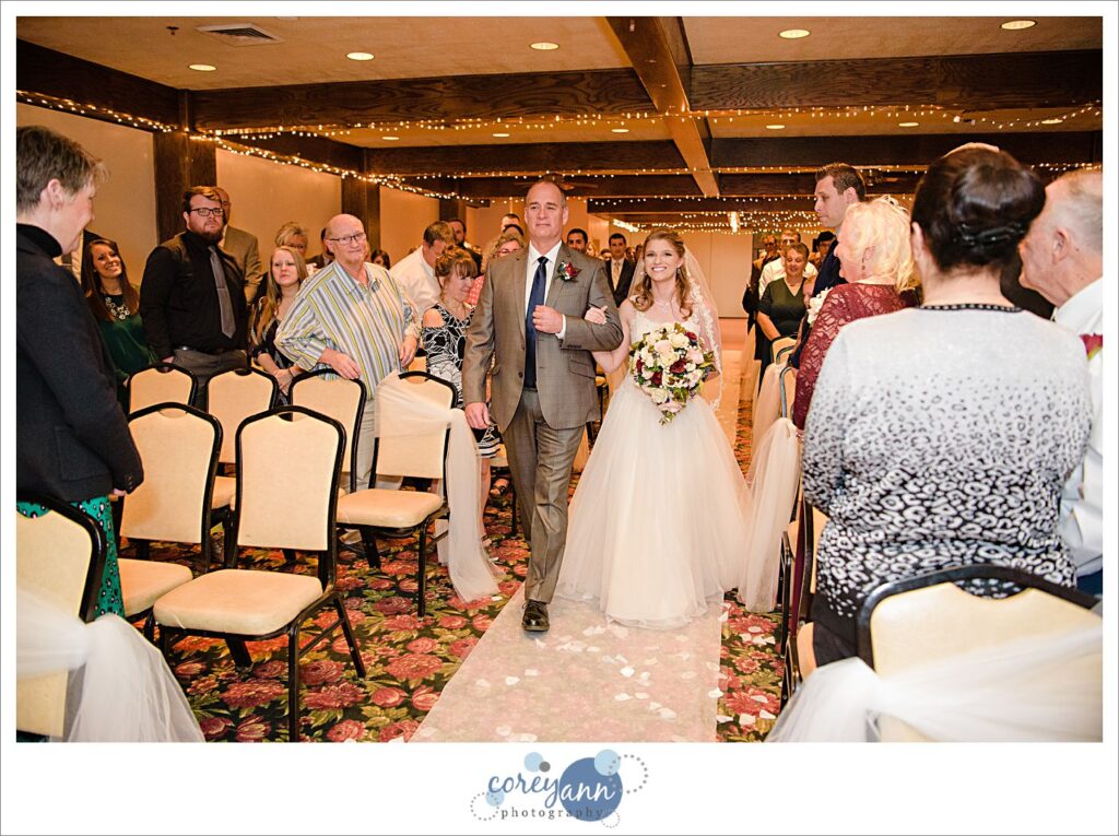 wedding ceremony at roses run country club in Stow Ohio